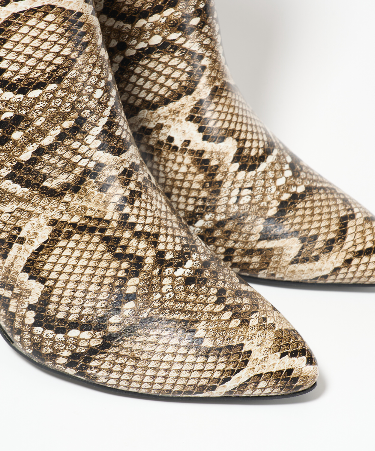 Botim tacão fino image number null